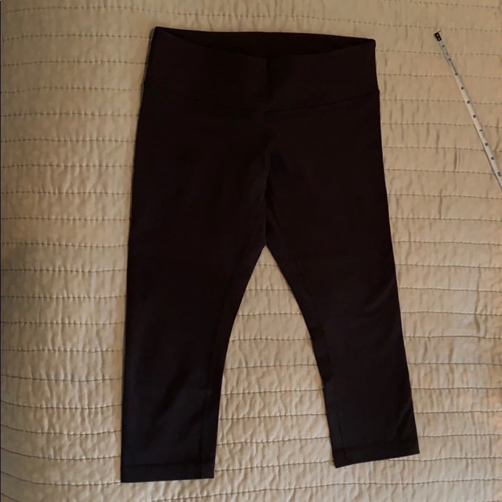 Lululemon Wunder Under crops